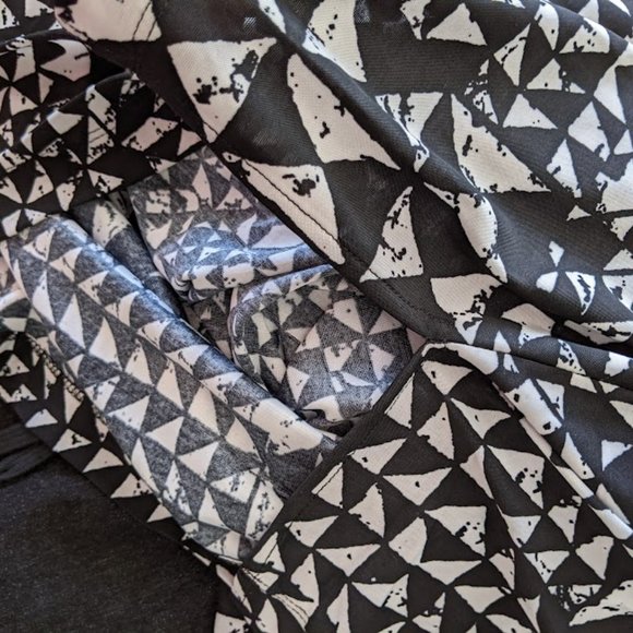 Ile Black and White Triangle Pattern Shirt Size L - Picture 2 of 8